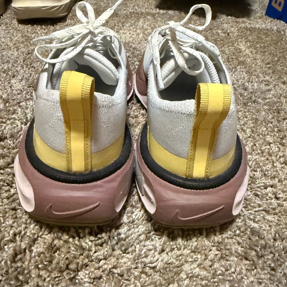 Women’s size 8 Nike Invincible 3 Running shoe - Picture 3 of 4